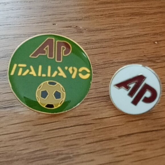 World Cup @Italy Pin Backs/2 - Picture 2 of 5